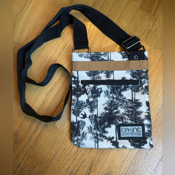 Dakine Other - Dakine Crossbody Outdoor Bag Forest Toile Print